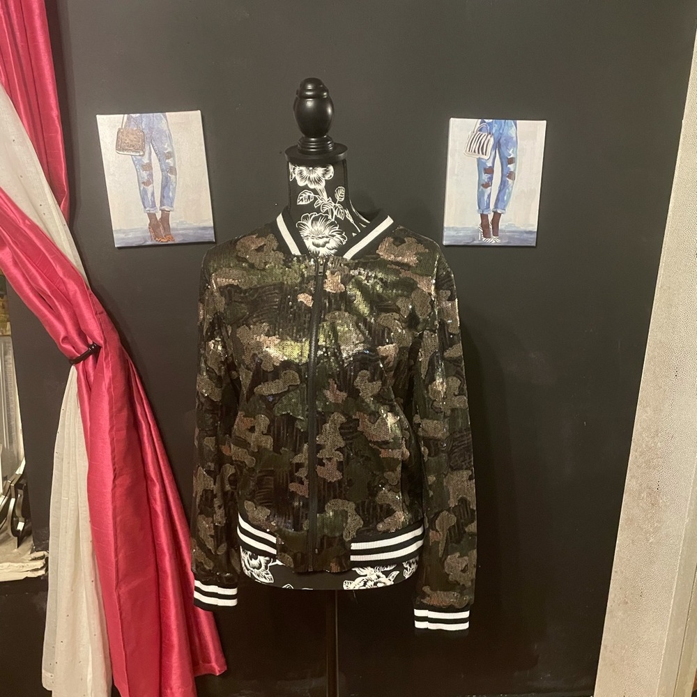 Camo sequins zip front jacket. Size large